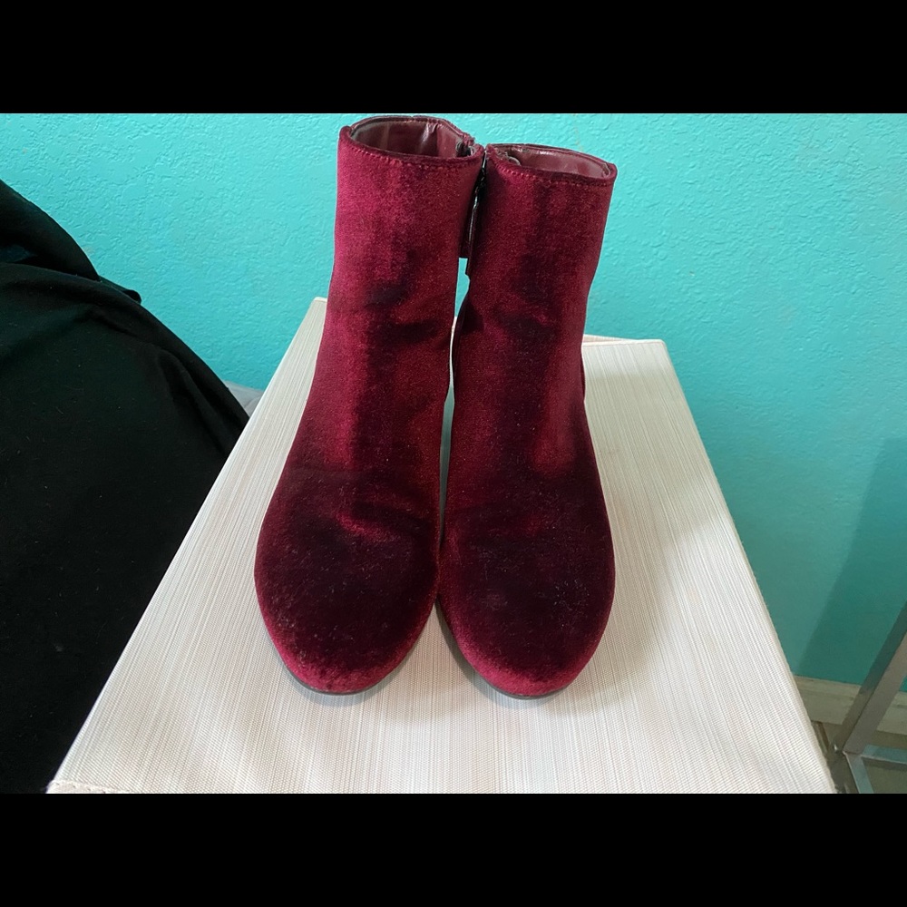 BURGUNDY Velvet Booties 👢